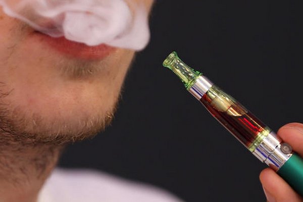 Эксперты разъяснили, почему запрещают электронные сигареты – так ли они вредны для здоровья