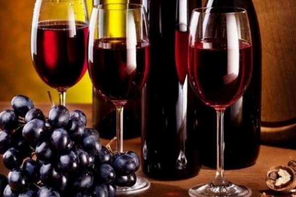 Красное сухое вино: особенности, критерии выбора и польза