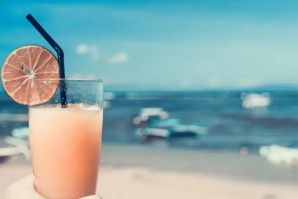 Не смешивайте удовольствие: почему на пляже лучше обойтись без алкоголя