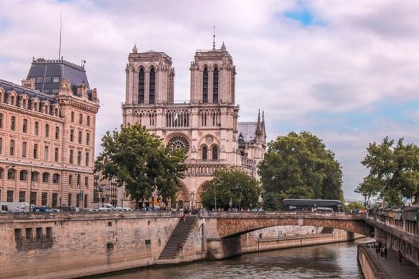 Нотр-Дам в Париже может открыться в 2024 году