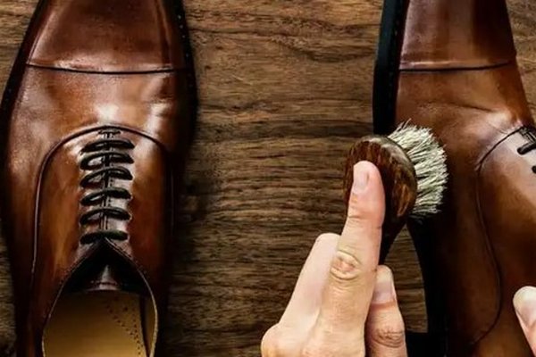 Как ухаживать за лакированной обувью: домашние средства