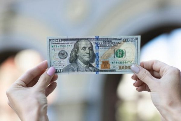 Девальвация откладывается: эксперты спрогнозировали курс доллара до конца декабря