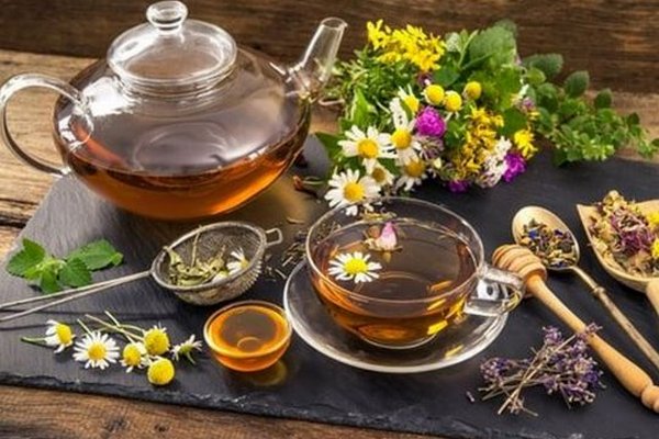 «Приготовьте этот витаминный чай осенью и о простудах забудете надолго»: советы фитотерапевта