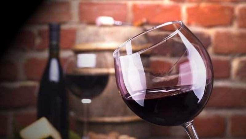 Почему полезно пить красное вино: 10 причин.