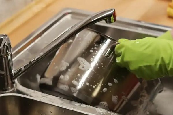 Чем вредны средства для мытья посуды и как их заменить