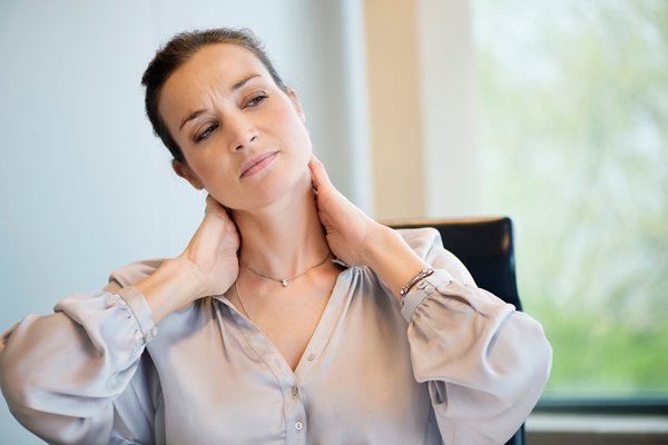Упражнения при болях в шее: снимут напряжение и укрепят мышцы