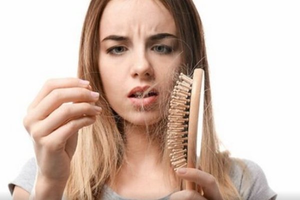 Как остановить выпадение волос: эффективное, но пахучее средство есть у каждого в кладовке