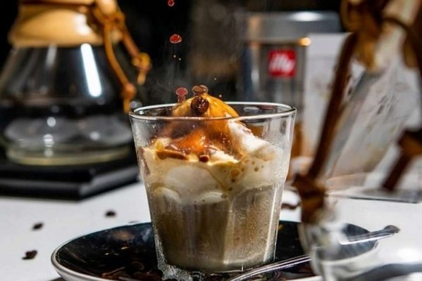 Роскошь и пьянящий аромат праздника: рецепт шоколадного коктейля со льдом