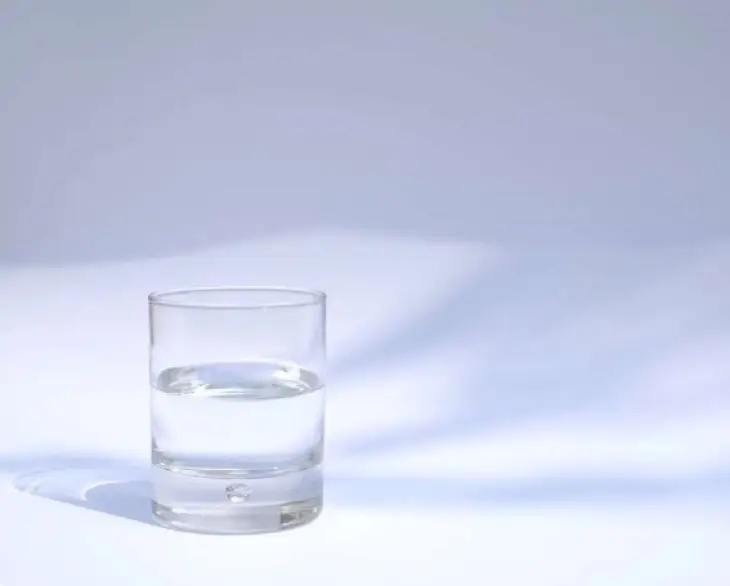 Заменят 8 стаканов воды: какие продукты лучше всего восполнят недостаток влаги в организме