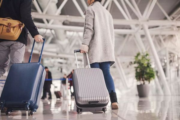 Как выбрать чемодан на колесиках для путешествий
