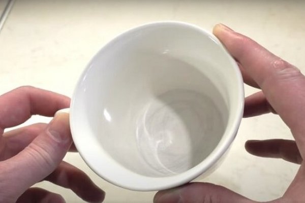 Как отмыть чашки от следов кофе и чая, чтобы были как новые: простая хитрость