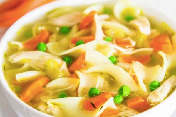 Простой рецепт куриного супа с зеленым горошком