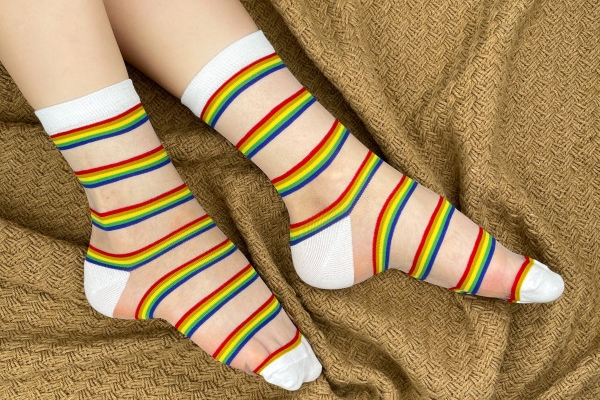 Кольорові шкарпетки: як їх додати до будь-якого образу