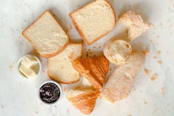 Вредит здоровью: ни в коем случае не ешьте эти продукты с хлебом