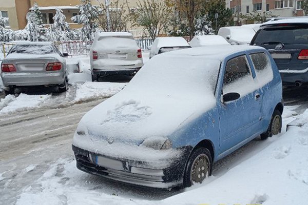 Как правильно очистить автомобиль от снега: советы