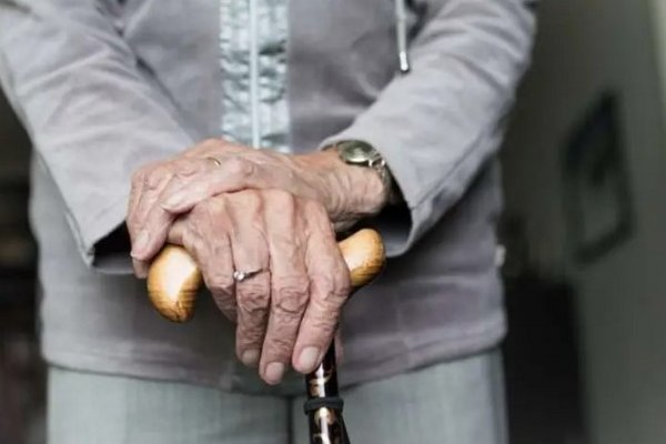 Ученые выяснили, что за свою жизнь человек стареет три раза