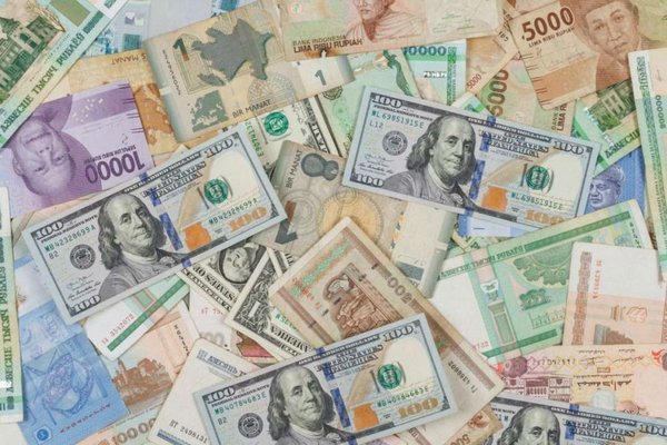 Курс валют на 7 января: сколько стоят доллар, евро и злотый