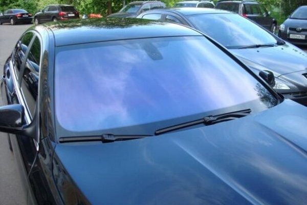 Что нужно сделать, чтобы тонированное стекло в автомобиле не начало облазить