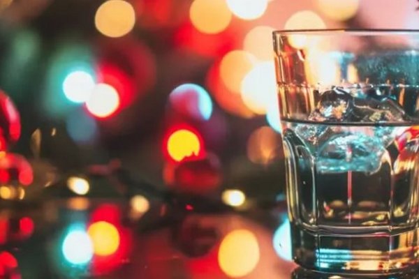 Привлечете беду: почему нельзя пить на Рождество