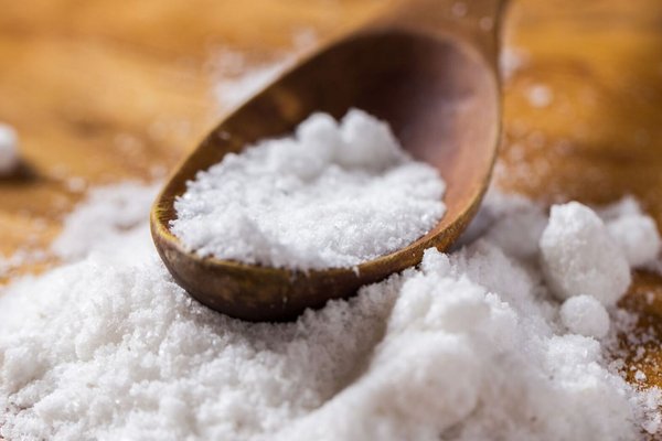 Три причины, почему пол нужно мыть с солью