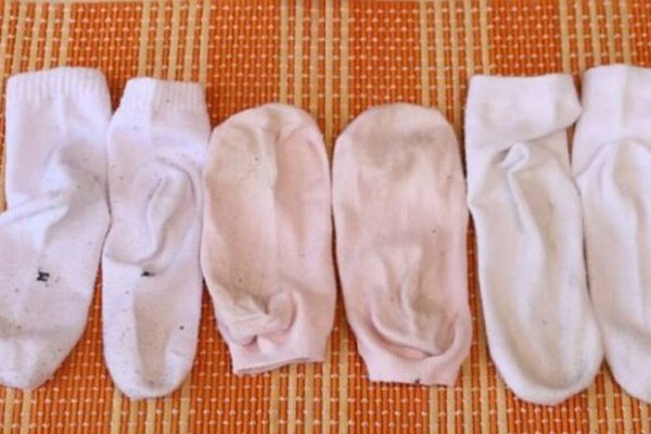 Как вернуть носкам белый цвет: легкий способ