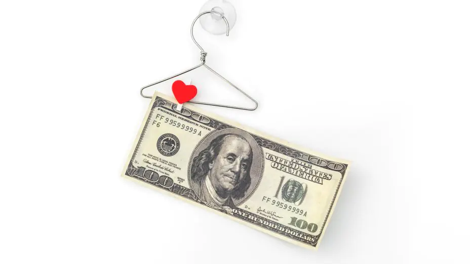 Что положить возле денег, чтобы разбогатеть: нужно ли носить с собой счастливую купюру