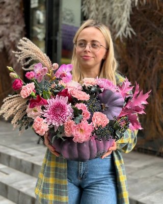 Квіти в коробці: подарунок, що вражає своїм стилем від Marta Flowers