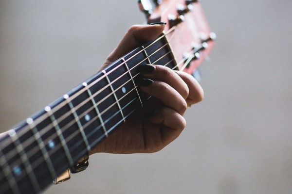 Электро и акустическая гитара — обучение детей