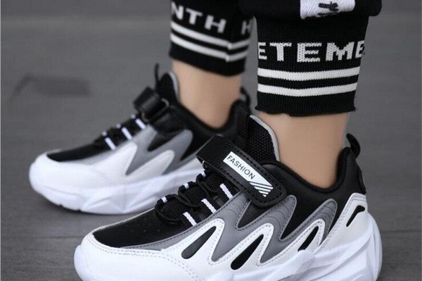 Кроссовки для мальчиков и их роль в современном гардеробе