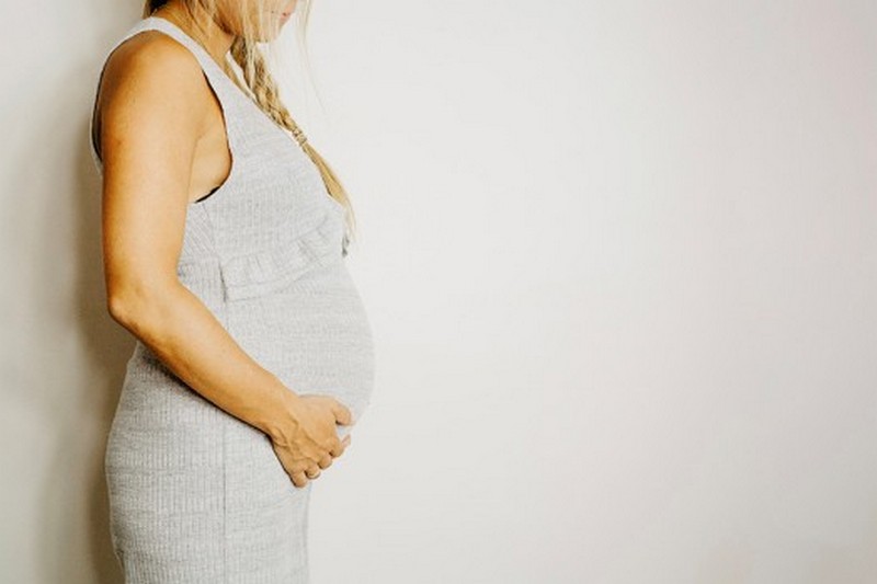 Светлые выделения при беременности — норма или патология? Нужно ли бить тревогу при светлых выделениях при беременности?