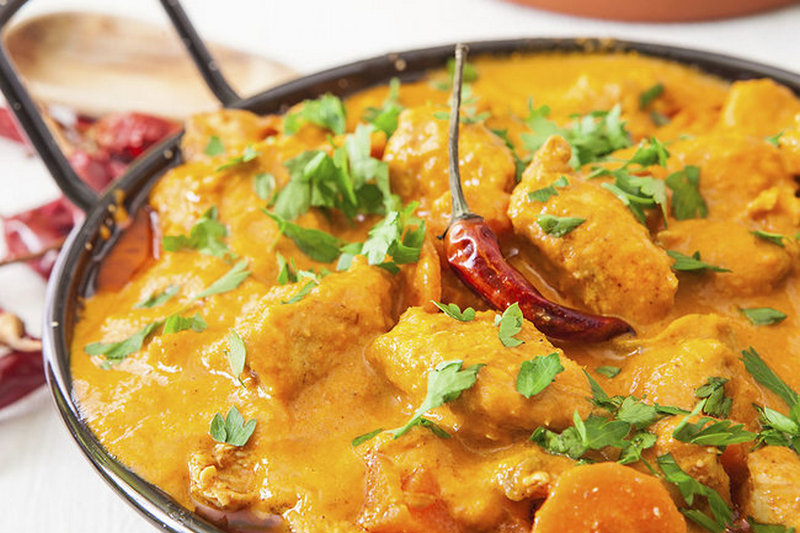 Классика индийской кухни: карри с курицей и рисом