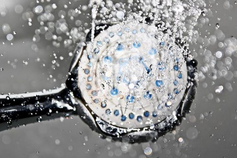 Как часто принимать душ: факторы, которые нужно учитывать