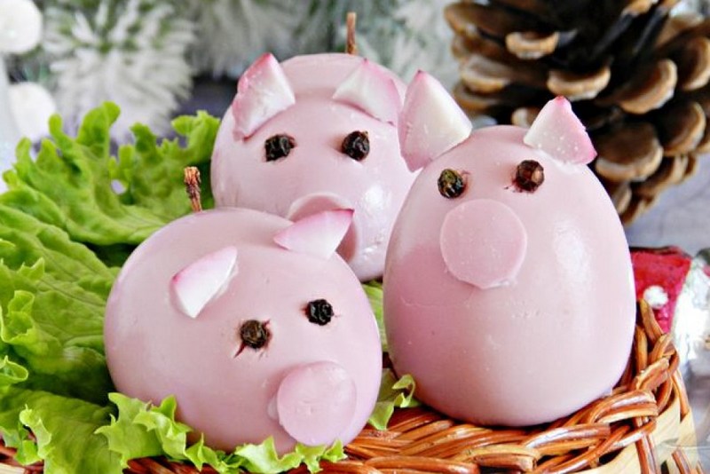 Символичная новогодняя закуска в год Свиньи «Поросята»