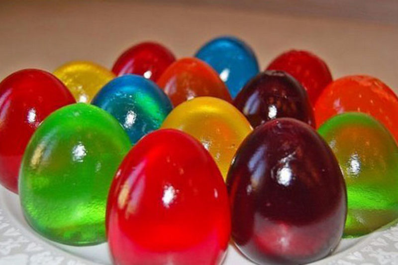 Яйца из разноцветного желе