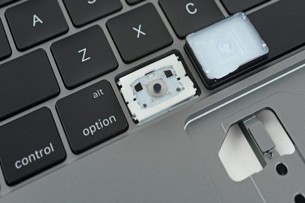 Apple откажется от залипающих клавиатур Butterfly в новых MacBook