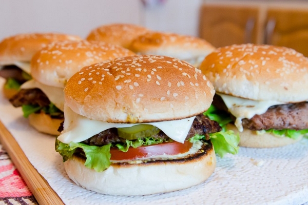 Почему выгодно заказывать гамбургеры в Киеве от «ГамаБЦ»?